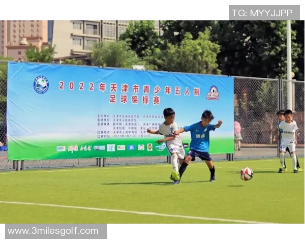 足球明星重返训练场展现风采与拼搏精神的精彩瞬间